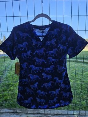 NWT Carhartt Navy Blue Horse Print Scrub Top